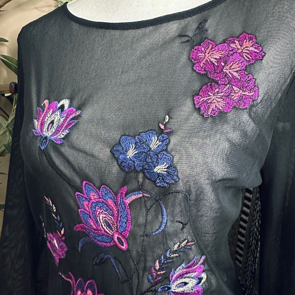 Thalia Sodi Sheer Mesh Floral Embroidered Bell Sleeve Top Medium - Picture 2 of 9